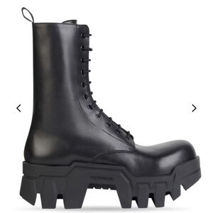 Bulldozer boots